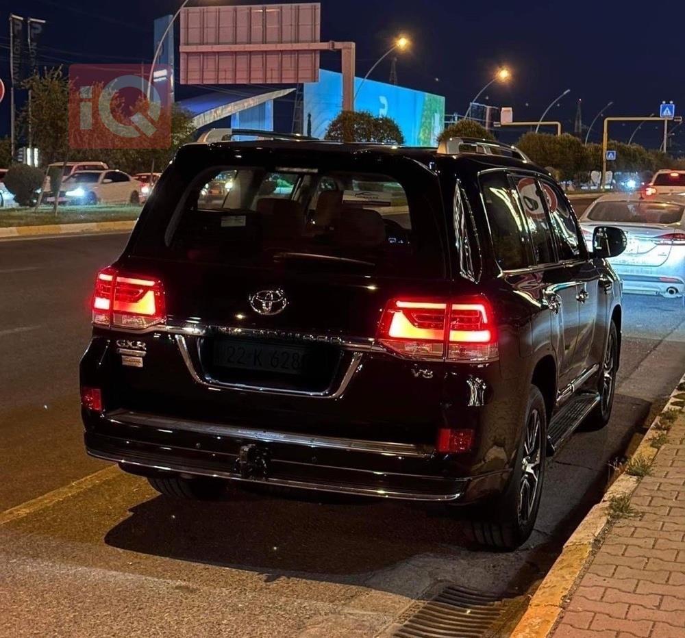 تۆیۆتا لاند کروزەر